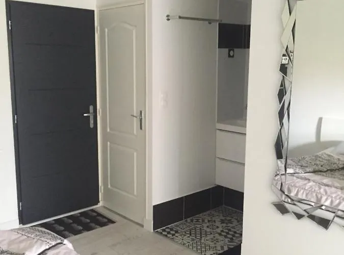 Appartement très proche naturiste, chic, piscine