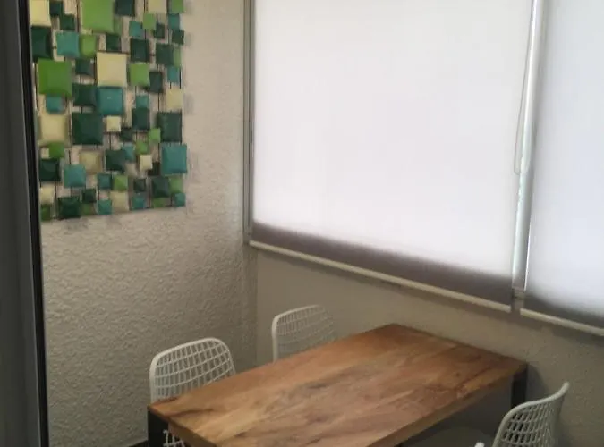 Appartement très proche naturiste, chic, piscine